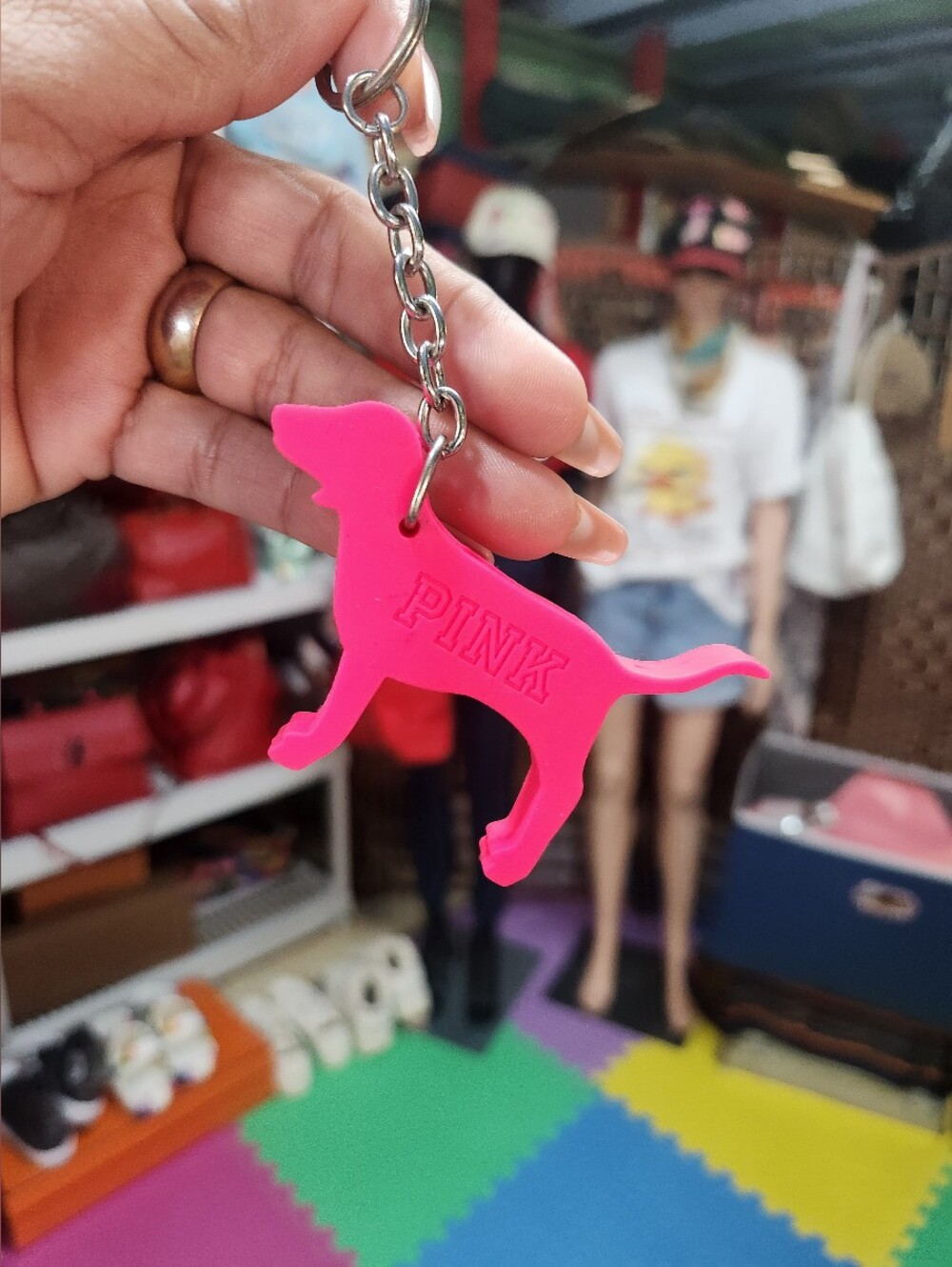 GIVEAWAY VS KEYCHAIN